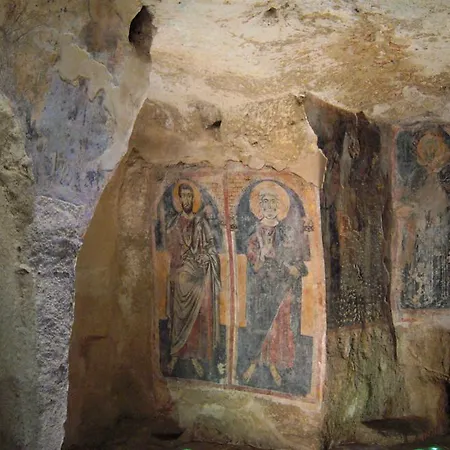 圣尤斯塔其欧公寓 *